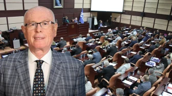 Kazım Kurt: “Bütçelerin tutmamasının sebebi hükümet uygulamalarıdır”