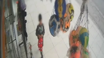 Kırtasiye Önünde Askıdaki Bereleri Çaldı!