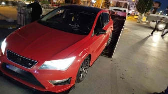 Abartı egzozlu araçla trafiği riske atan sürücüye 74 bin TL ceza kesildi