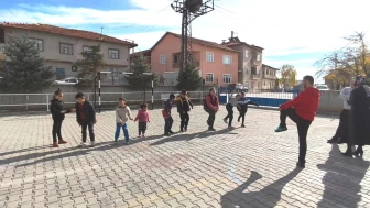 Kütahya'da “Mutlu Çarşamba” Buluşması: Özel Öğrenciler Sporda Bir Araya Geldi!