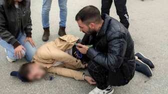 Şeker hastası genç adam karşıdan karşıya geçerken baygınlık geçirdi