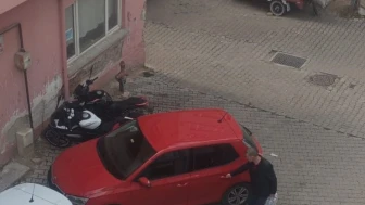 Bilecik Cumhuriyet Mahallesi’nde gelişigüzel park eden sürücü tepkilere çekti