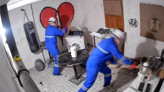 Tepebaşı’nda ilginç terapi: Açılan ’stres evi’ne girenler eşyaları kırıp rahatlıyor