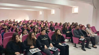 Gençlere dijital okuryazarlık ve dezenformasyonla mücadele eğitimi verildi