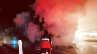 Kütahya'da Hareket Halindeki Tır Alev Topuna Döndü