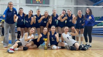 Kütahya Belediyespor Genç Kız Voleybol Takımı 3-1 şampiyon oldu