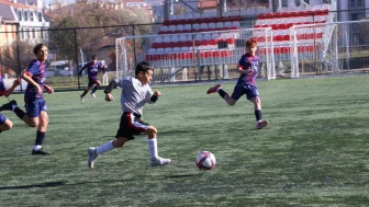 Eskişehir’de Yıldız Erkekler Futbol Müsabakalarında Nefes Kesen Mücadele
