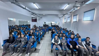 Afyonkarahisar’da polislerden ortaokul öğrencilerine güvenlik eğitimi