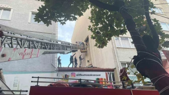 Polisten kaçarken baca boşluğuna sıkışan şahıs soluğu hastanede aldı