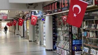 Taşbaşı Çarşısı’nda bayraklı 10 Kasım manzarası