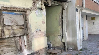 5 Yıldır metruk haldeki ev endişe veriyor