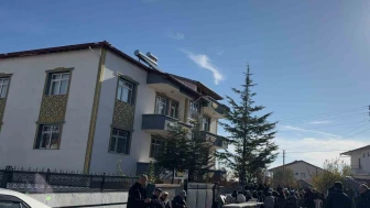 Zehirlenme faciasında son cenaze: Baba Böcek için hüzünlü bekleyiş