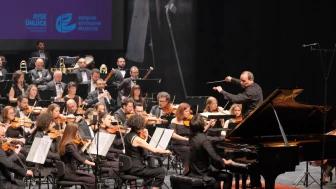 EBB Senfoni Orkestrası ve Cem Babacan Ayakta Alkışlandı