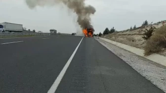 Ankara–İzmir Seferini Yapan Yolcu Otobüsü Yandı