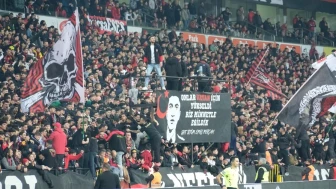 Eskişehirspor Taraftarından Şehit Üsteğmen Emre Mercan’a Anlamlı Pankart