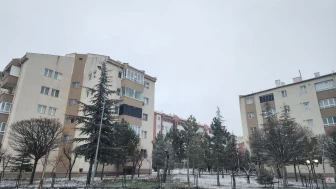 Eskişehir sabahın erken saatlerinden itibaren kar yağışının etkisi altına girdi