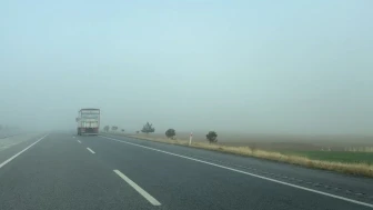 Afyonkarahisar’da Yoğun Sis: Görüş Mesafesi 50 Metreye Düştü