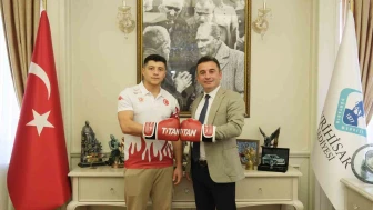 Milli sporcu Doğan Kılıç’tan Başkan Dökmeci’ye ziyaret