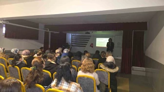 Eskişehir’de Velilere Dijital Tehditlere Karşı Farkındalık Semineri Düzenlendi