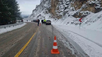 Kar yağışı Domaniç-İnegöl Yolunda Zincirleme Kazalara Yol Açtı