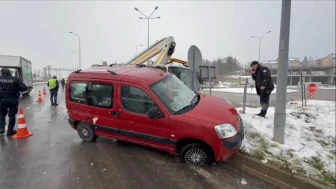 Kütahya’da Kamyonet ile Otomobil Çarpıştı: 4 Yaralı