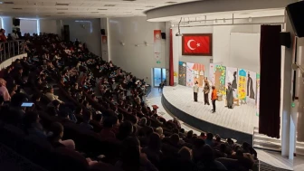 DPÜ’lü Öğrencilerden Büyük Tiyatro Buluşması: 682 Öğrenci İzledi