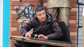 Eskişehir’de soğuğa rağmen kanun sesi sokakları doldurdu