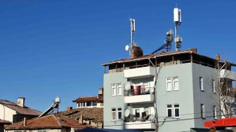 Hisarcık’ta Baz İstasyonu Tepkisi: Mahalle Halkı Endişeli