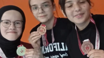 Melike Nesibe Yerli, Kütahya Masa Tenisi Turnuvası’nda İl Birincisi Oldu