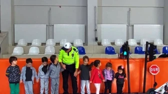 Kütahya Emniyeti’nden Simav’da Trafik Bilgilendirmesi Eğitimi Gerçekleştirildi