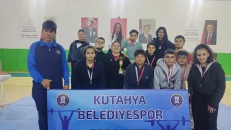 Ege Kupası Halter Şampiyonası’nda Kütahya Belediyespor’dan Büyük Başarı
