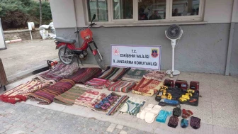 Mezarcı kılığındaki hırsızlar 20 evden hırsızlık yaptı