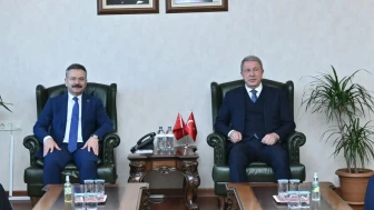 Eski Millî Savunma Bakanı Hulusi Akar Eskişehir Valisini Ziyaret Etti