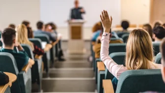 "Niteliksiz, özel üniversiteler, öğrencilere sadece diploma dağıtır hale geldi"