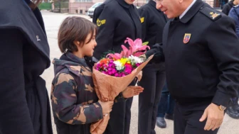 Eskişehir'deki İl Jandarma Komutanı Kendisini Tebrik Eden Öğrencinin Okulunu Ziyaret Etti