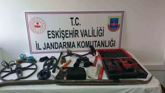 Eskişehir'de Kaçak Kazı Yapan 4 Şüpheli Jandarma Ekipleri Tarafından Yakalandı