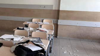 Eskişehir’de Lisede Ders Sırasında Tavandan Sıva Düştü: 4 Öğrenci Yaralandı