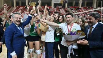 Vali Hüseyin Aksoy, Küçük Kızlar Voleybol İl Birinciliği Müsabakasına Katıldı