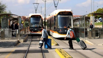 Eskişehirli Tramvay Yolcularını Şaşırtan Haber: Bugün O Saatlerde Sefer Yok