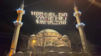 Eskişehir'de 106 Yıllık Camii'ye Ramazan Mahyası Asıldı