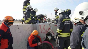 Büyükşehir Belediyesi tarafından kurulan arama kurtarma ekibine eğitim