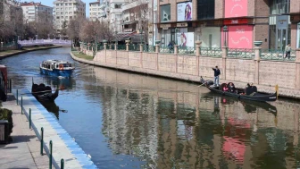 Eskişehir’de Yazın İlk İşareti: Porsuk Çayı’nda Gondol Akını!