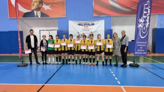 Eskişehir’in kız futsal takımı bölge şampiyonu oldu