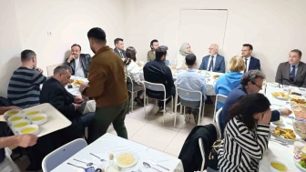 Eskişehir İl Sağlık Müdürü Bildirici, hastane personeliyle iftar yapmayı sürdürüyor