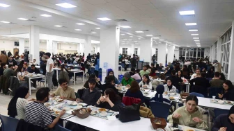 Rektör Adıgüzel öğrencilerle iftar yemeğinde buluşmaya devam ediyor