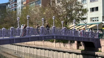 Eskişehir'de su seviyesinin düşük olmasına rağmen köprünün cazibesi azalmadı