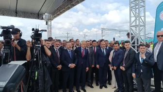 Milli Ulaşımda Tarihi Gün: TÜRAŞAŞ’tan Yerli Üretim Lokomotif ve Vagon Teslimatı