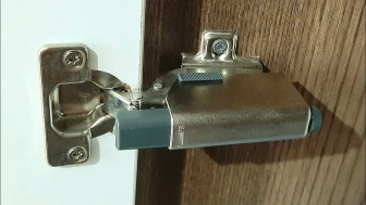 Dolap Kapak Menteşelerindeki Gıcırtıyı Gidermenin 3 Yolu