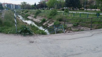 Eskişehir'in o mahallesinde tehlike saçan köprü: Günlerdir müdahale yok