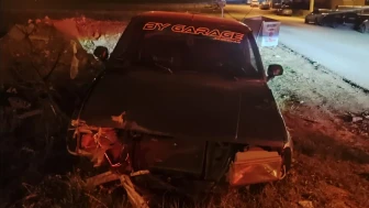 Eskişehir’de Çöp Konteynerine Çarpan Sürücü Olay Yerinden Kaçtı